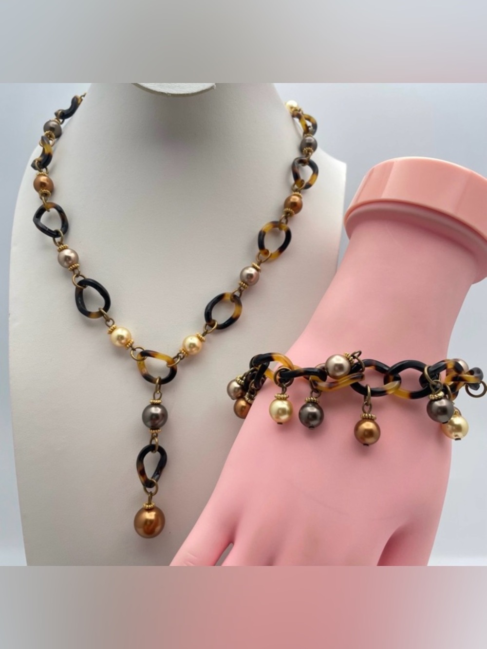 Stylish Tortoise Shell Link Necklace & Bracelet Set with Multi-Color Faux Pearls